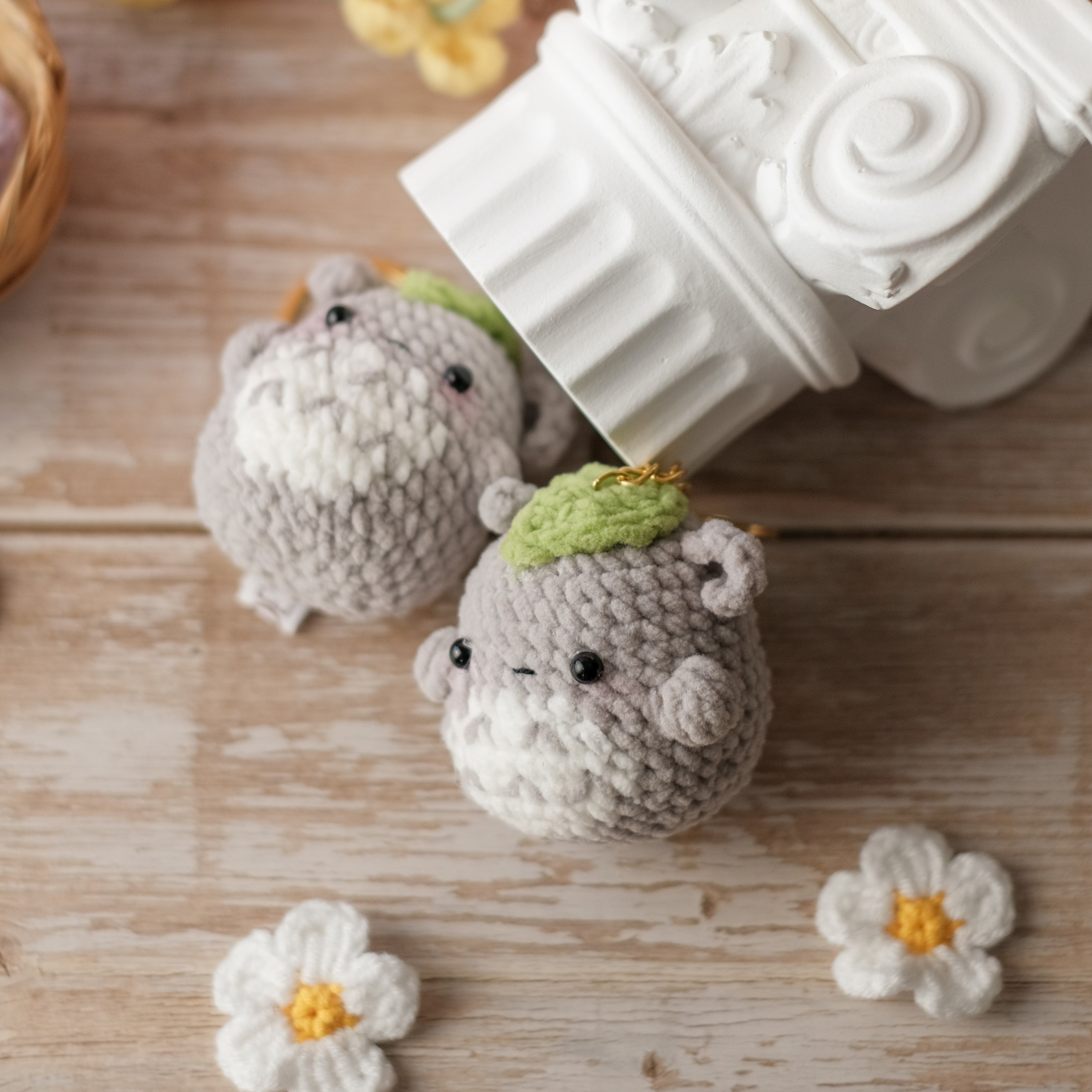 Rounded Totoro Keychain with leaf