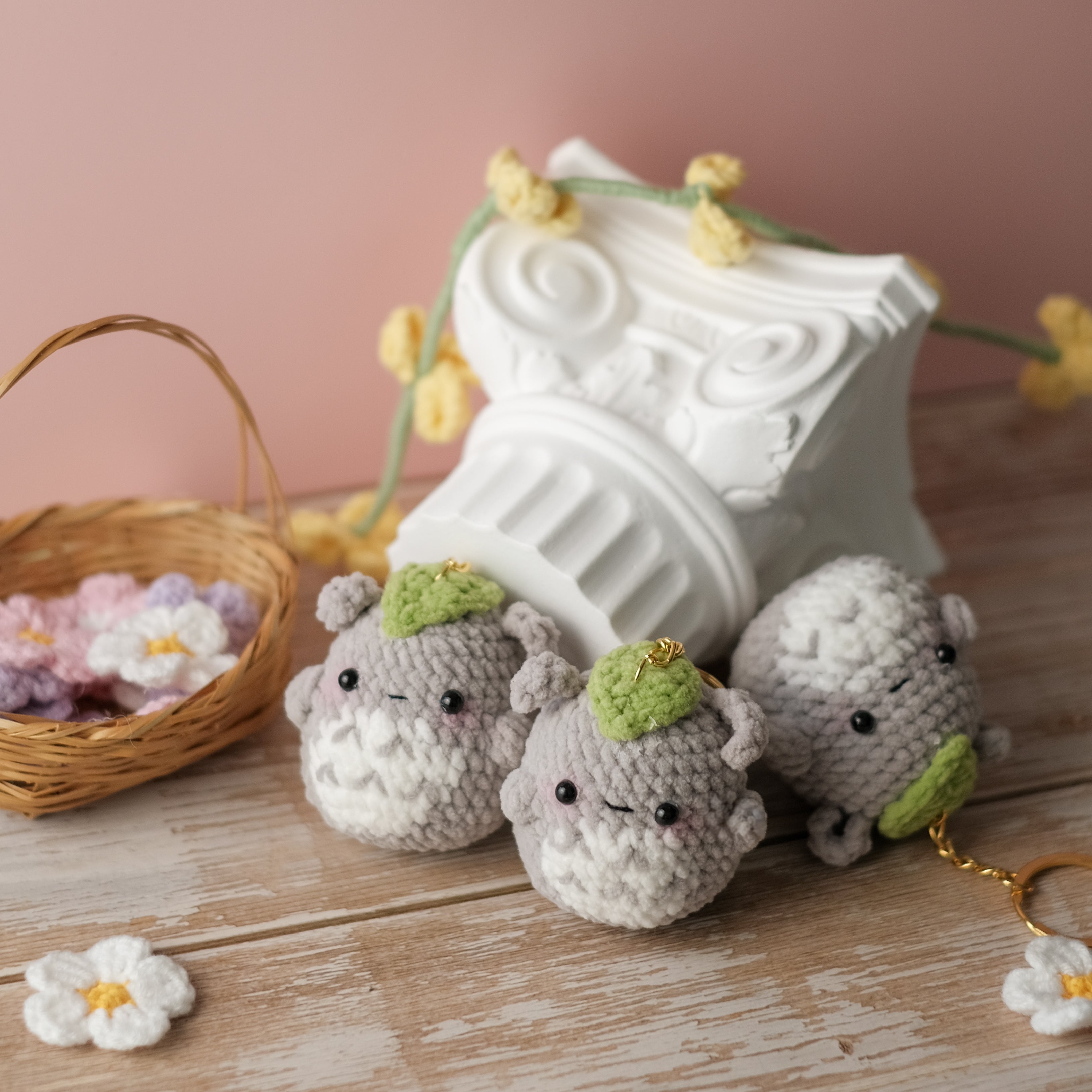 Rounded Totoro Keychain with leaf