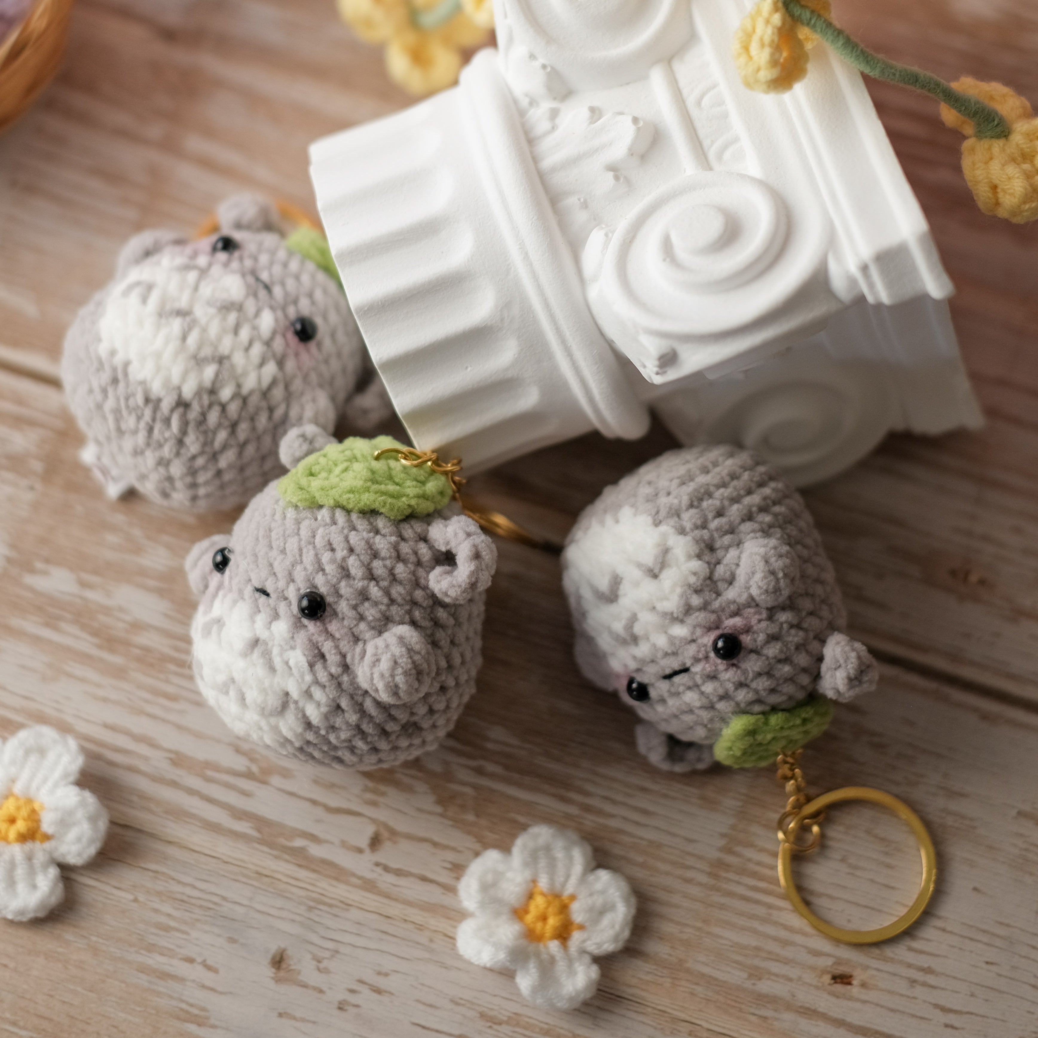 Rounded Totoro Keychain with leaf