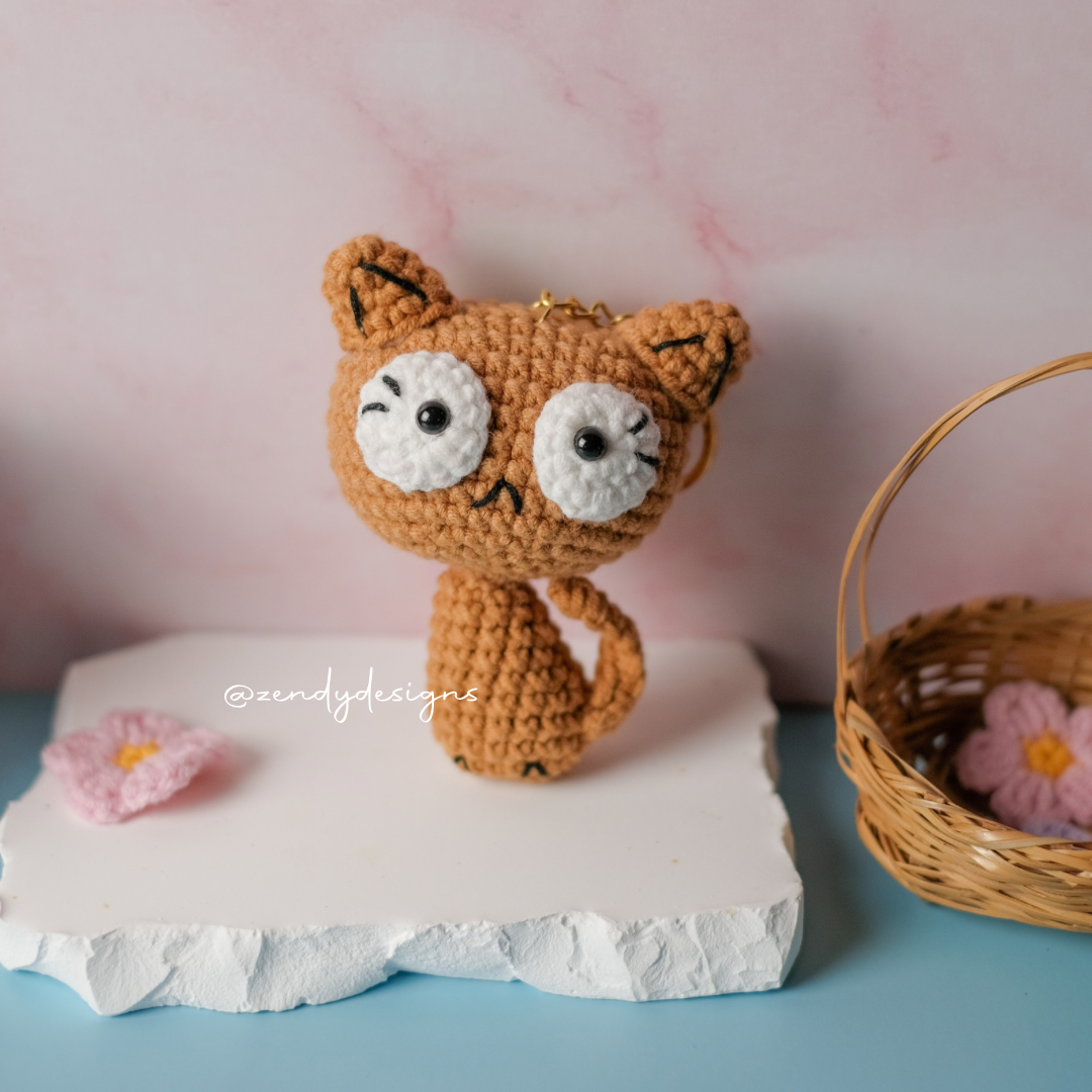 Big Eyeballs Cat Keychain