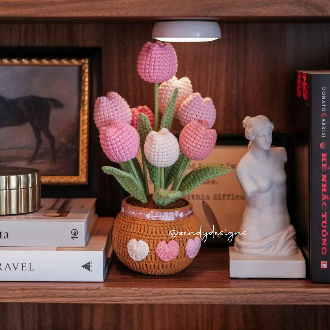 Margaret Tulip Pot (large)