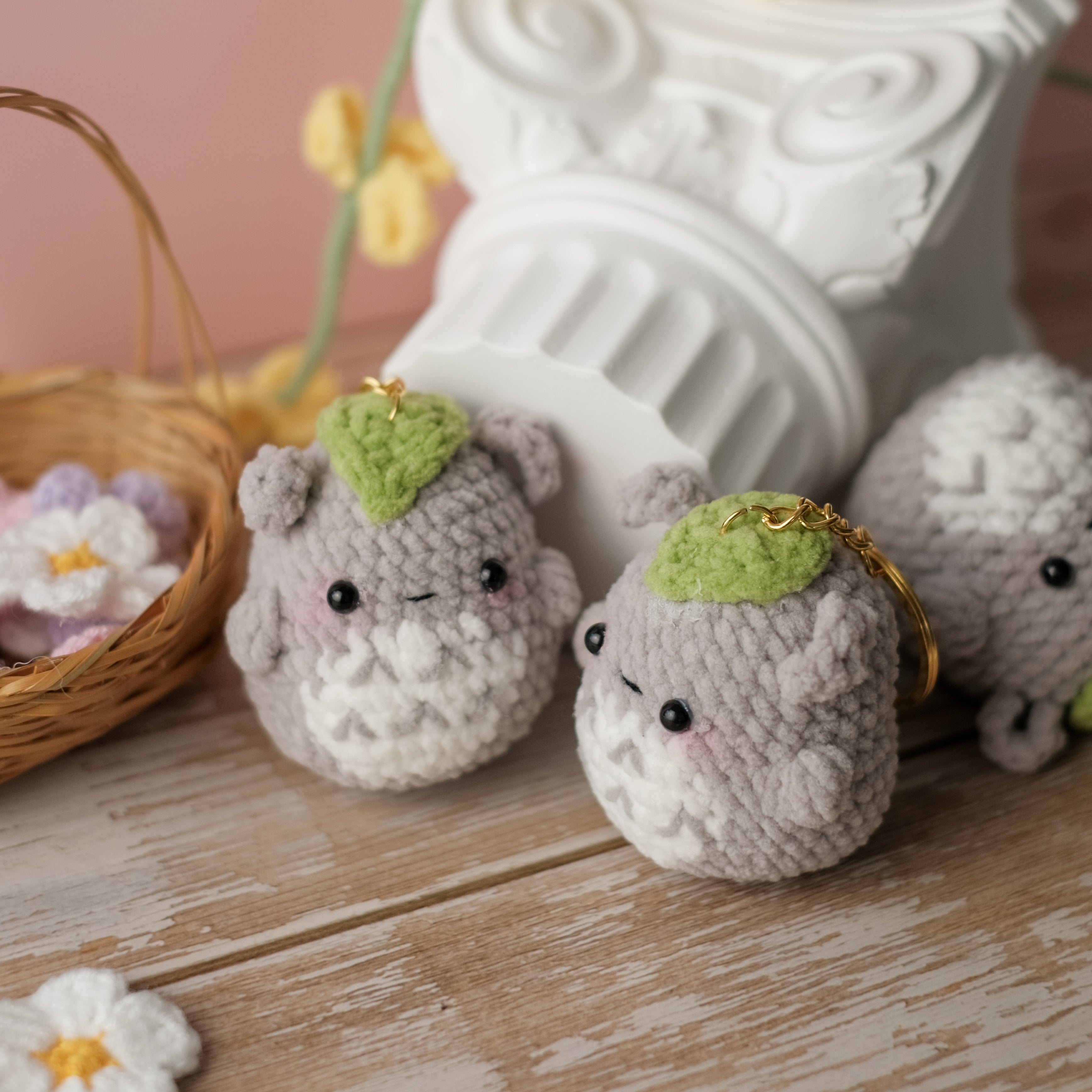 Rounded Totoro Keychain with leaf