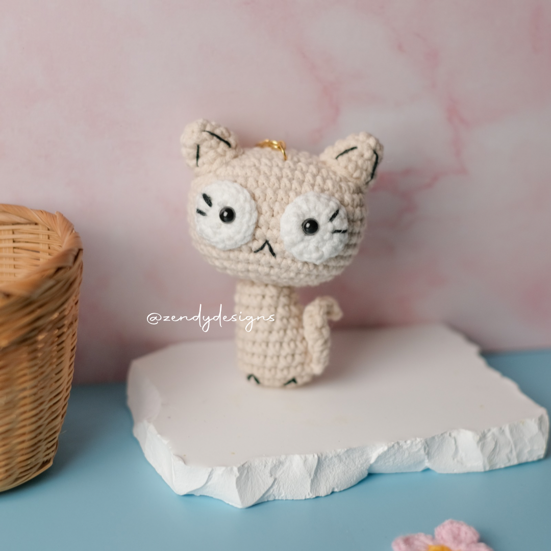 Big Eyeballs Cat Keychain