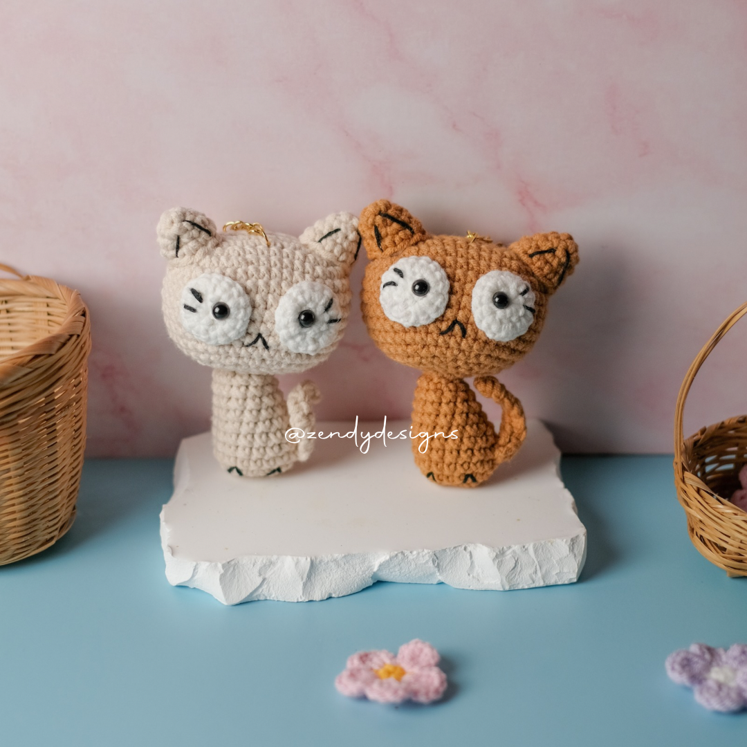 Big Eyeballs Cat Keychain