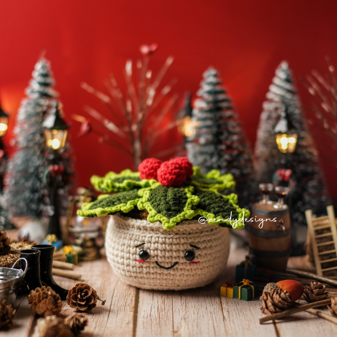 Smiley Holly Berry Pot